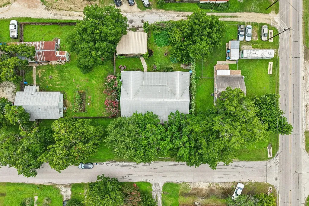 205 N Avenue E Elgin TX 78621