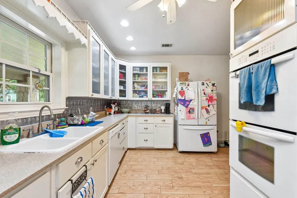 205 N Avenue E Elgin TX 78621