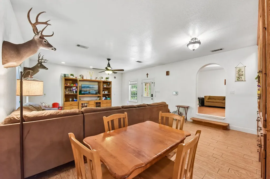 205 N Avenue E Elgin TX 78621