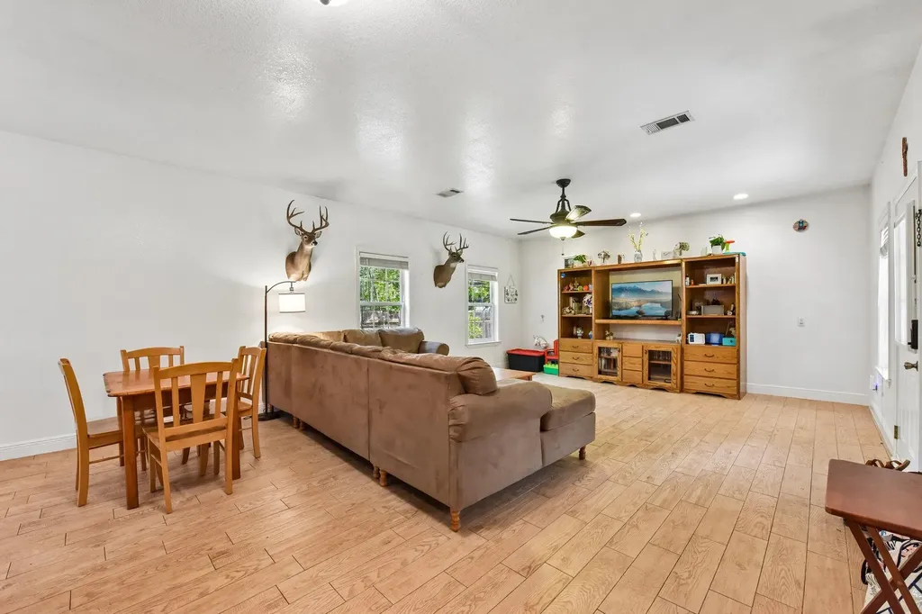 205 N Avenue E Elgin TX 78621