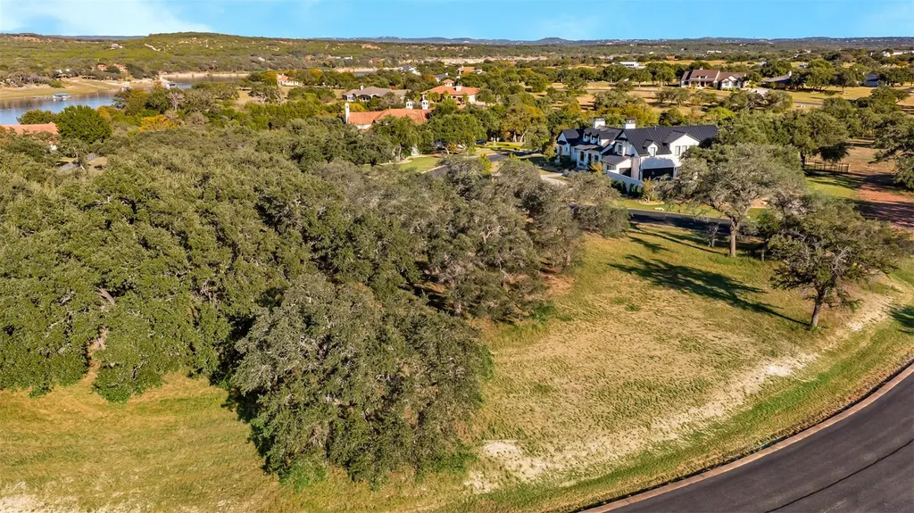 25700 Cliff Circle Spicewood TX 78657