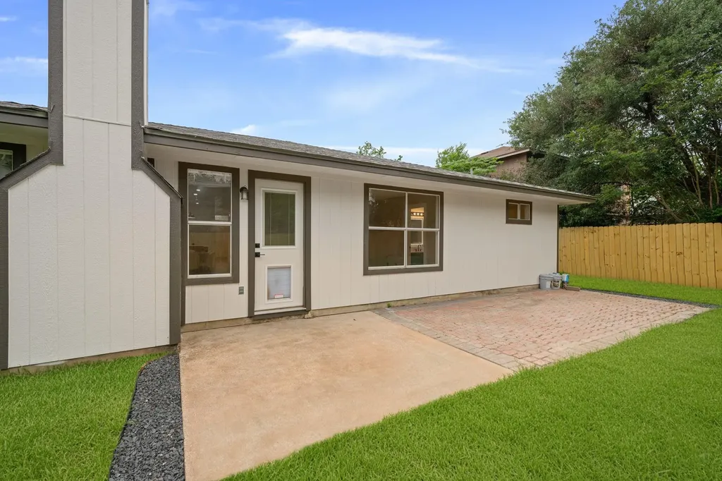 8322 Doe Meadow Drive Austin TX 78749