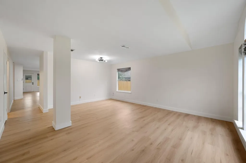 8322 Doe Meadow Drive Austin TX 78749