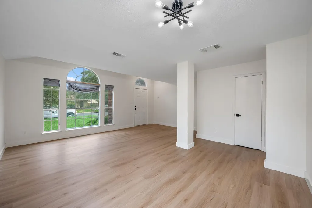 8322 Doe Meadow Drive Austin TX 78749