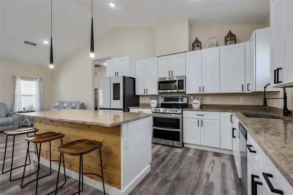 537 Lower Elgin Road Elgin TX 78621