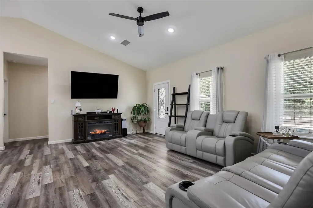 537 Lower Elgin Road Elgin TX 78621