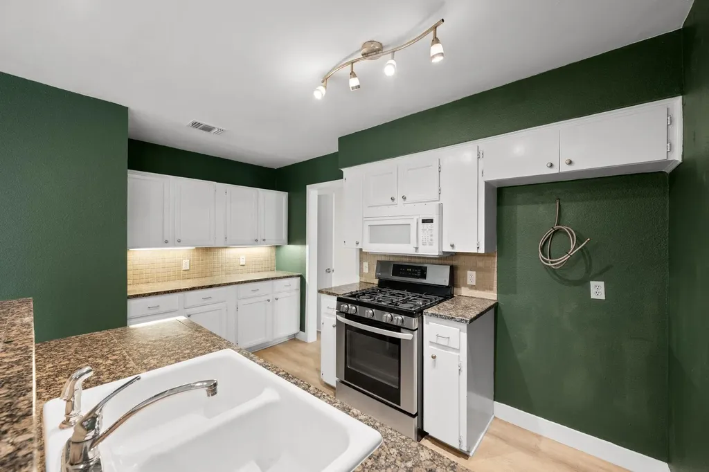 902 Emerald Wood Drive Austin TX 78745