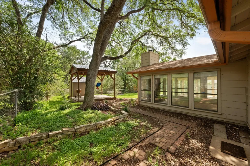 902 Emerald Wood Drive Austin TX 78745
