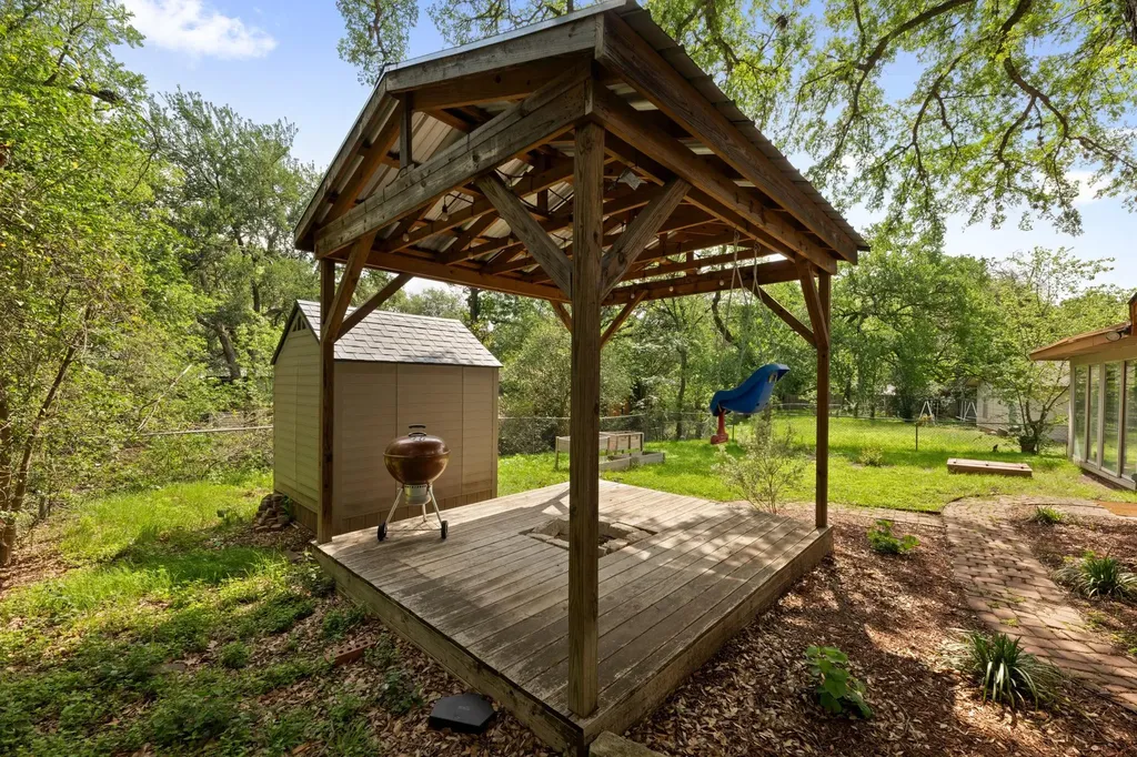 902 Emerald Wood Drive Austin TX 78745