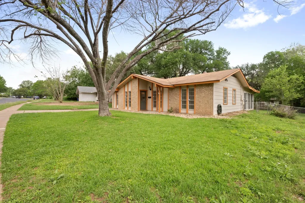 902 Emerald Wood Drive Austin TX 78745