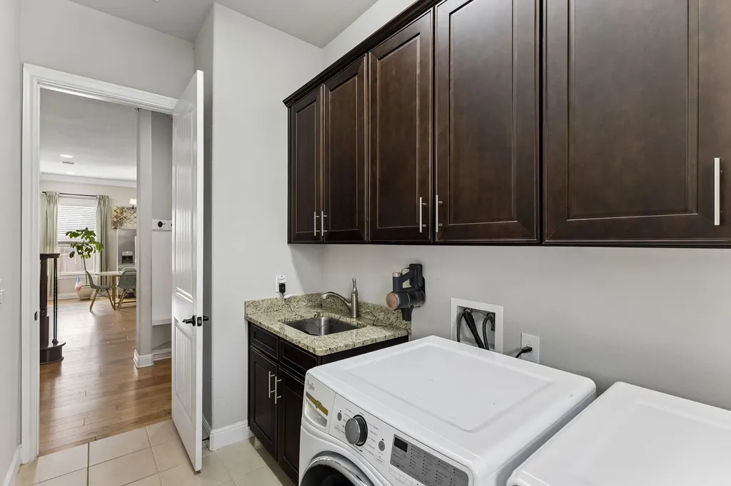 106 Groesbeck Lane Leander TX 78641