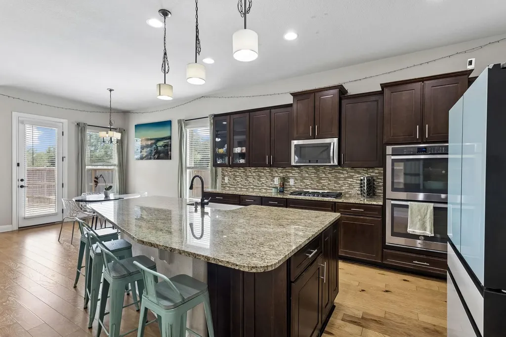 106 Groesbeck Lane Leander TX 78641
