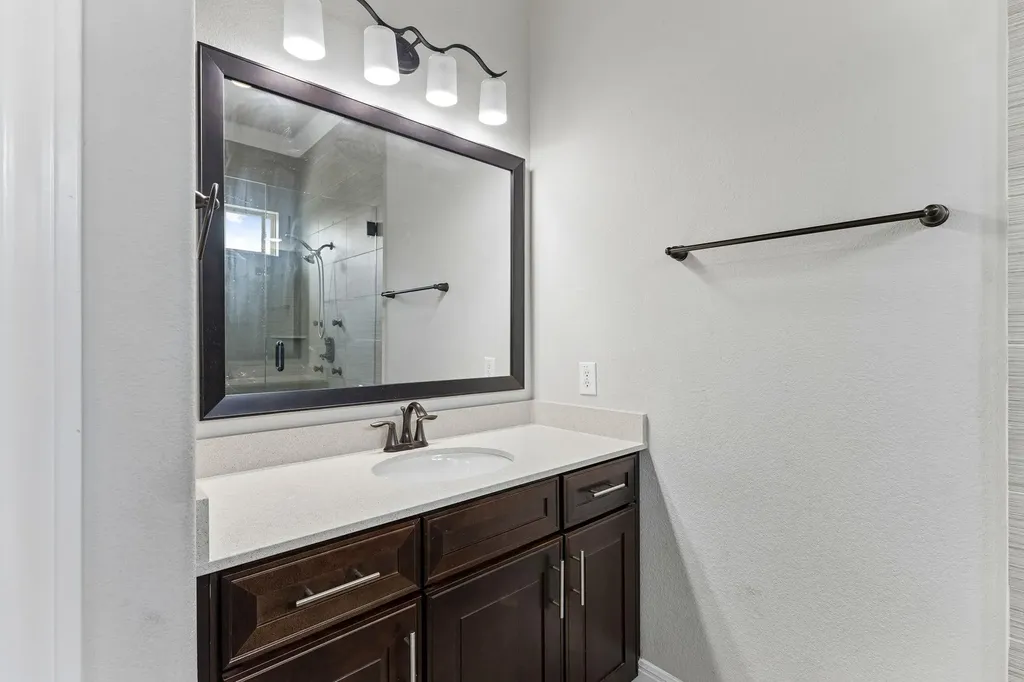106 Groesbeck Lane Leander TX 78641