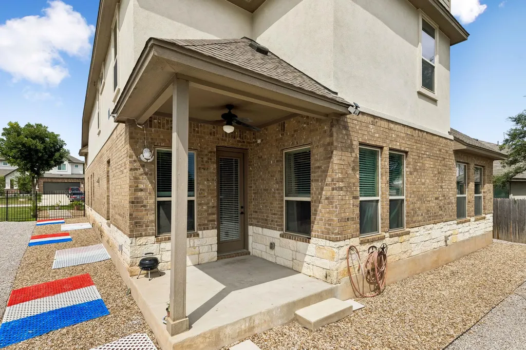 106 Groesbeck Lane Leander TX 78641