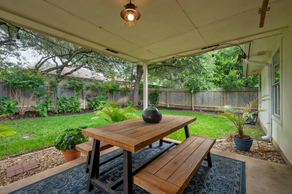 8112 Luling Lane Austin TX 78729