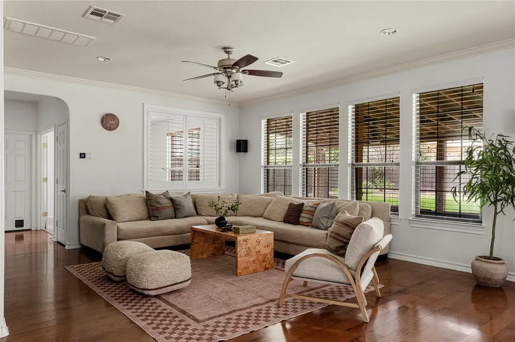 212 Camperdown Elm Drive Austin TX 78748