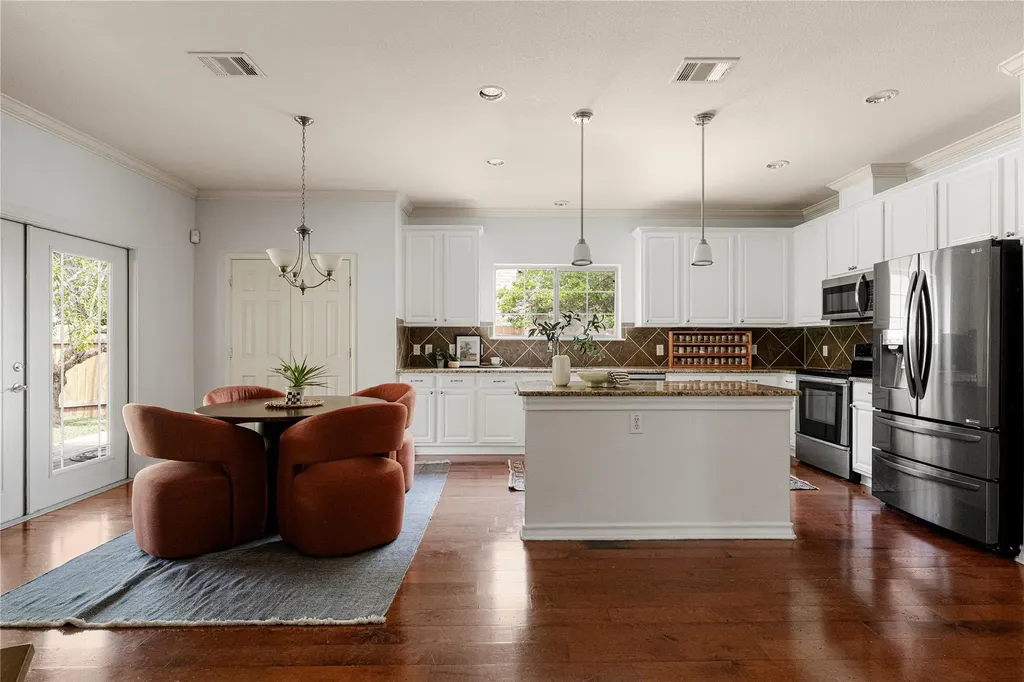 212 Camperdown Elm Drive Austin TX 78748