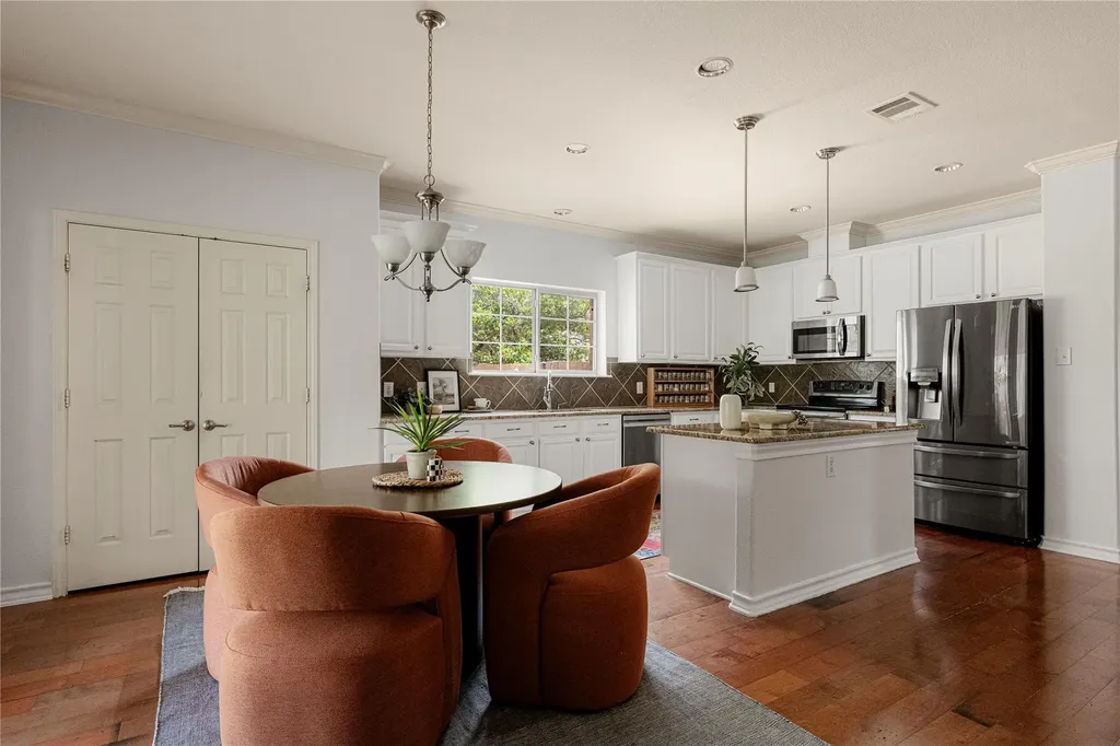 212 Camperdown Elm Drive Austin TX 78748