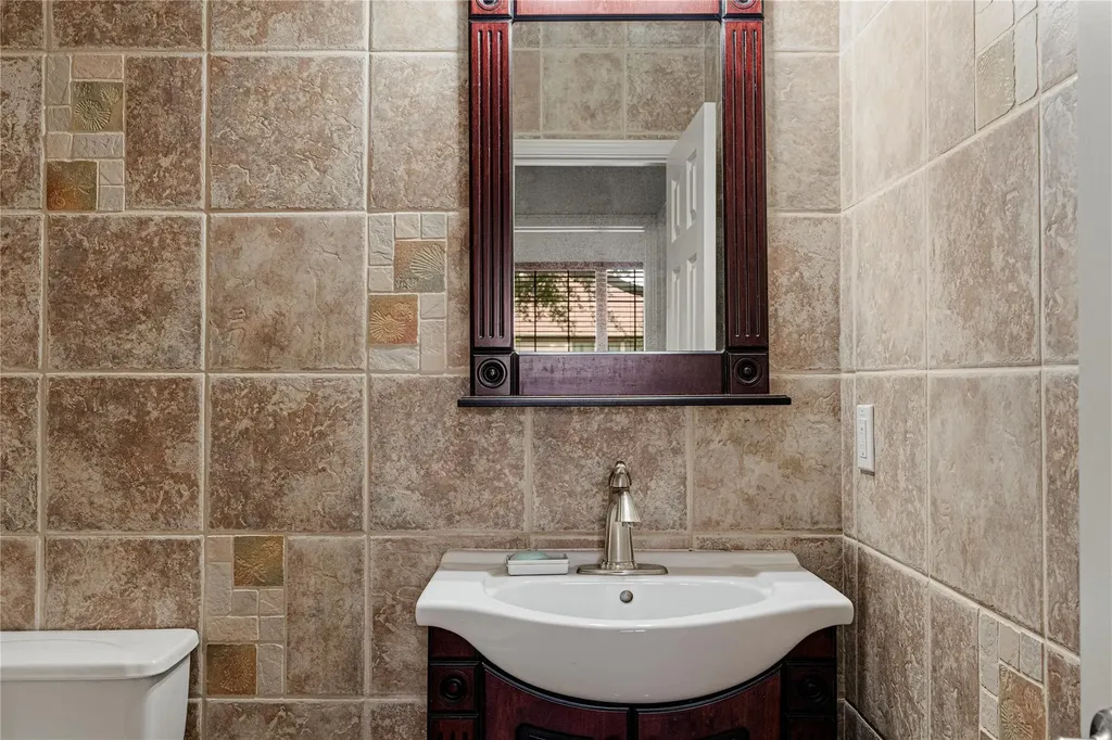 212 Camperdown Elm Drive Austin TX 78748