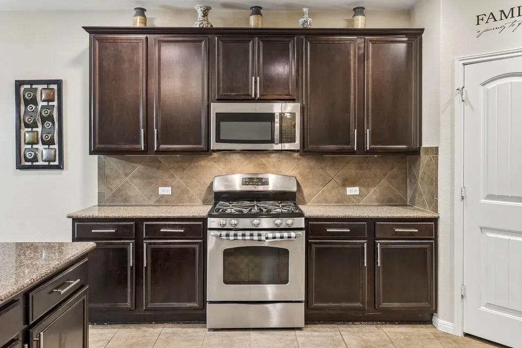 100 Sandy Lyle Cove Round Rock TX 78664