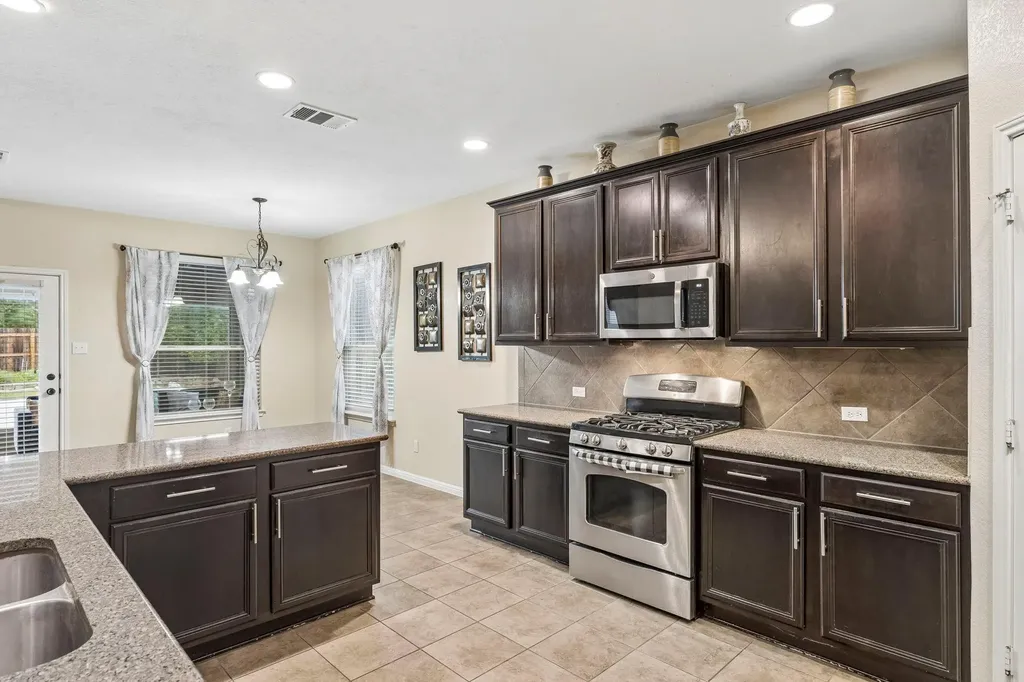 100 Sandy Lyle Cove Round Rock TX 78664