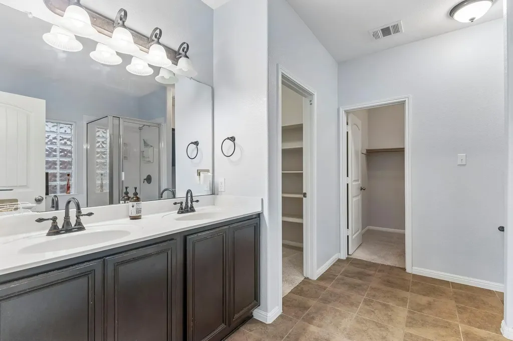 100 Sandy Lyle Cove Round Rock TX 78664