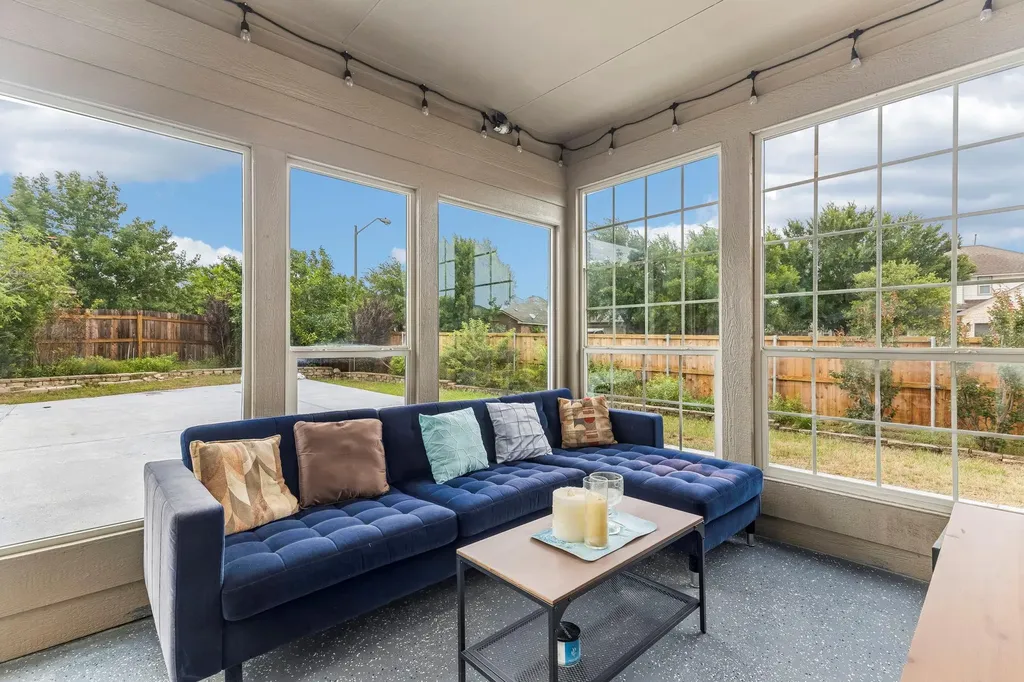 100 Sandy Lyle Cove Round Rock TX 78664