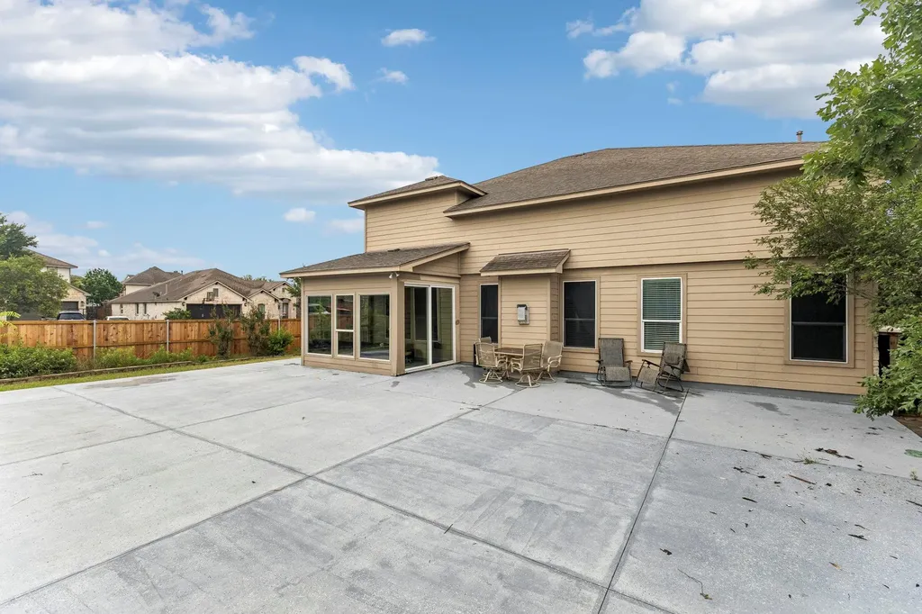100 Sandy Lyle Cove Round Rock TX 78664