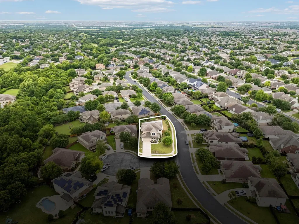 100 Sandy Lyle Cove Round Rock TX 78664