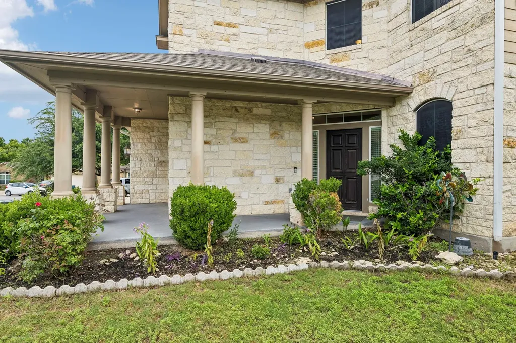 100 Sandy Lyle Cove Round Rock TX 78664