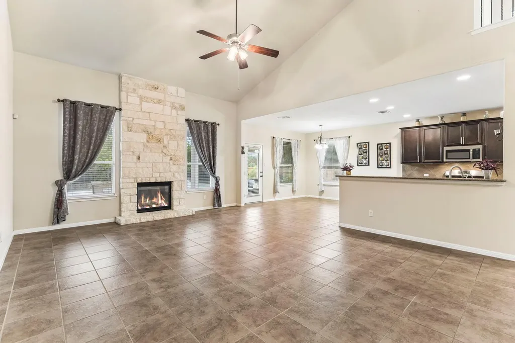 100 Sandy Lyle Cove Round Rock TX 78664