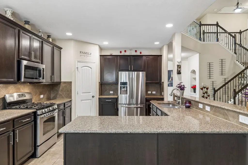 100 Sandy Lyle Cove Round Rock TX 78664