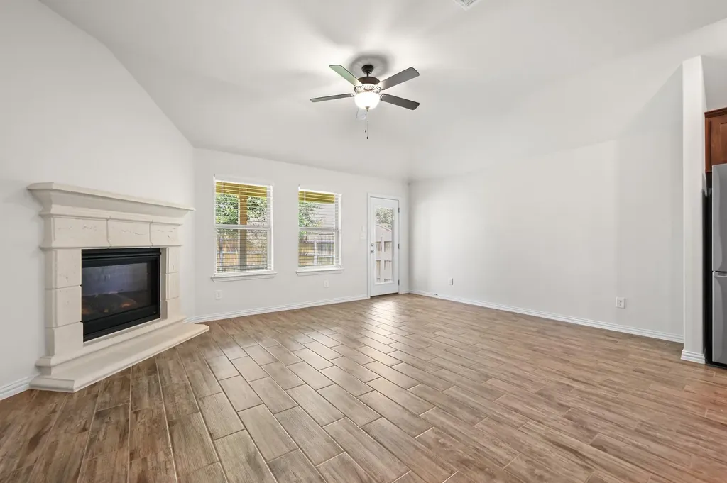 188 Danbark Drive Buda TX 78610