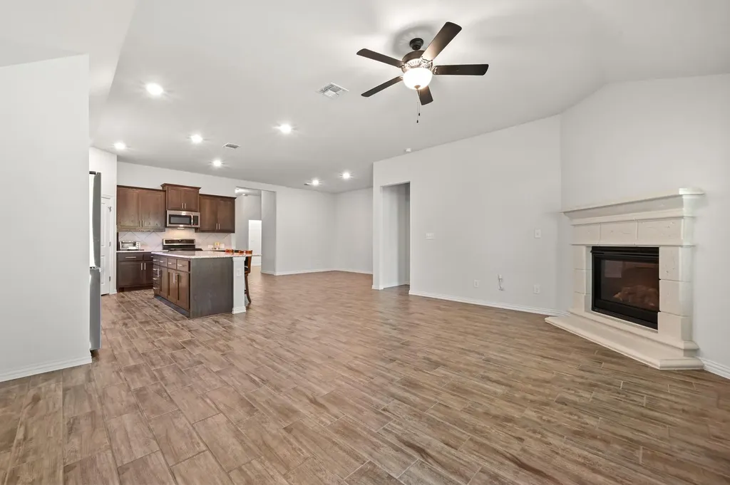 188 Danbark Drive Buda TX 78610