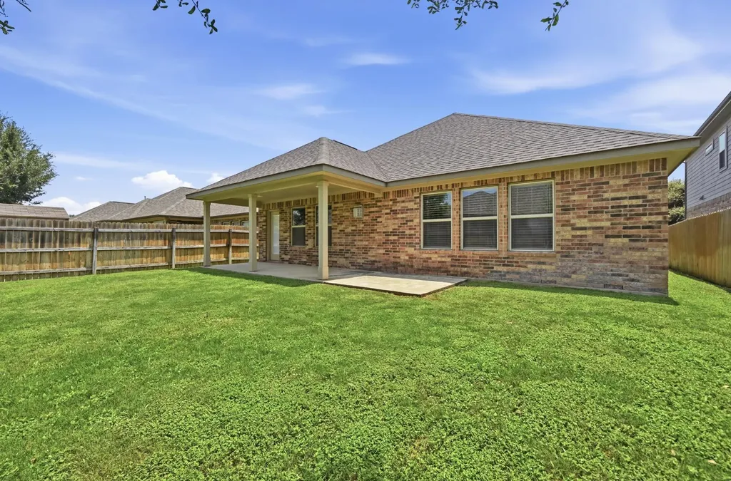 188 Danbark Drive Buda TX 78610