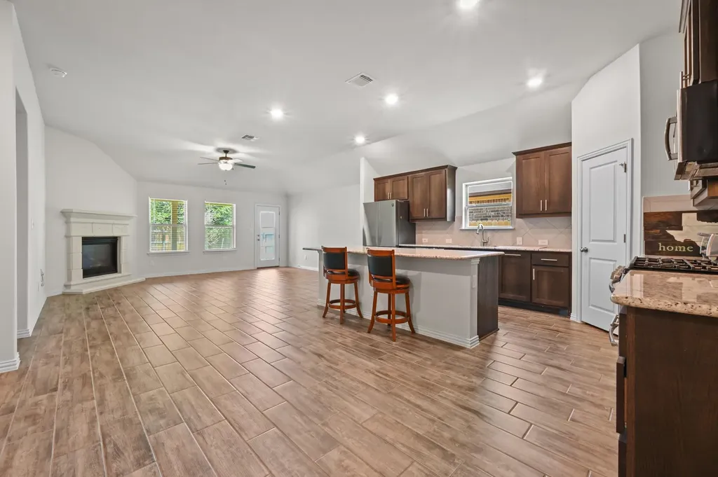 188 Danbark Drive Buda TX 78610