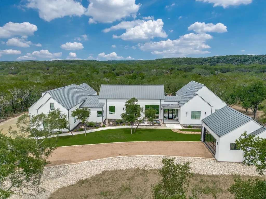 1958 Paradise Parkway Canyon Lake TX 78133