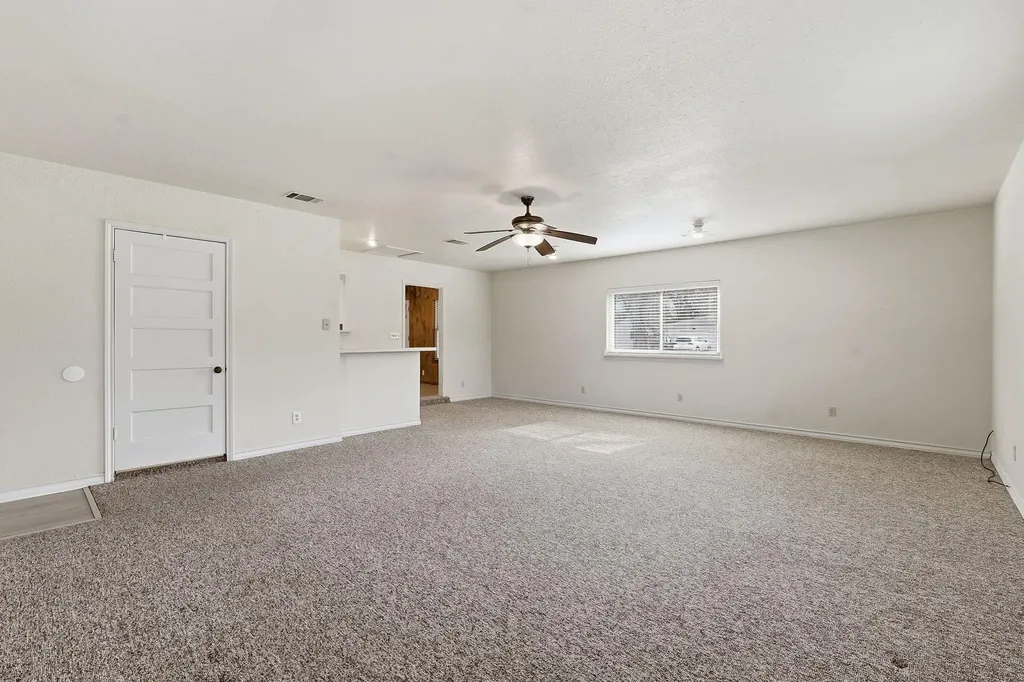 811 Nixon Street Lockhart TX 78644