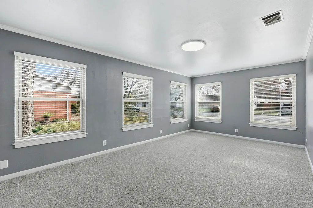 811 Nixon Street Lockhart TX 78644