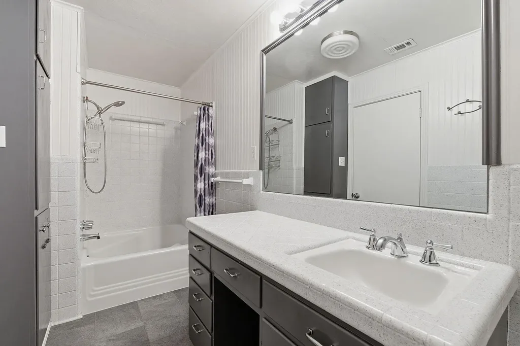 811 Nixon Street Lockhart TX 78644
