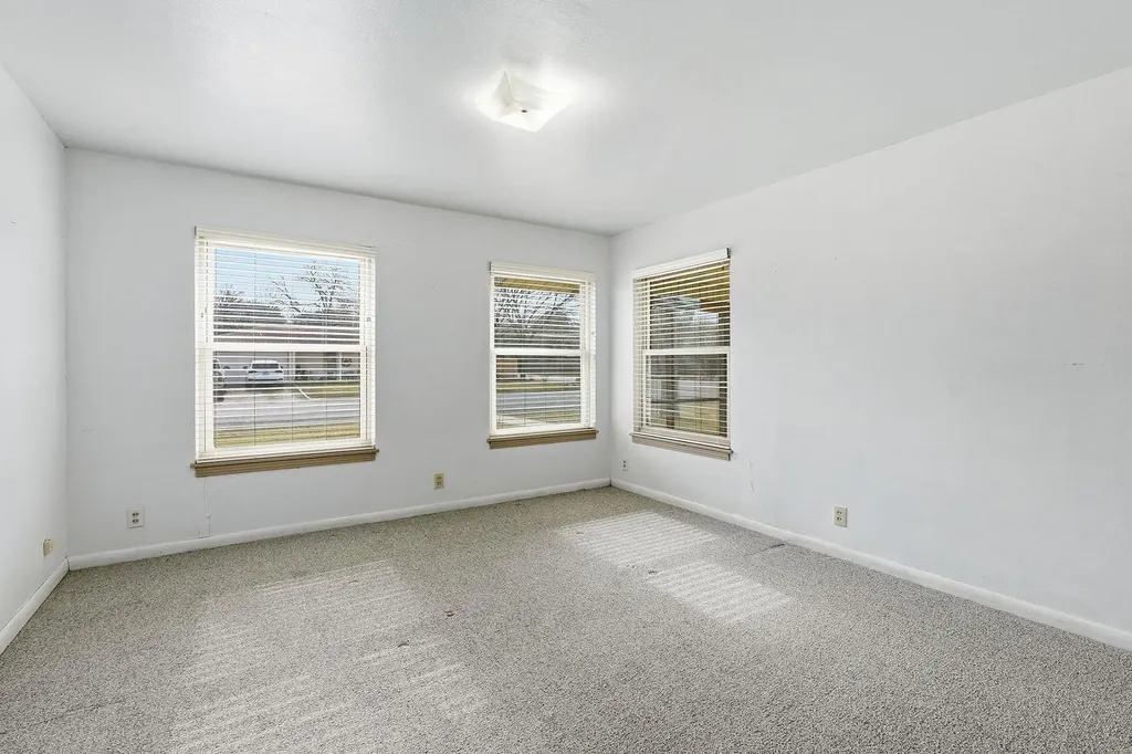 811 Nixon Street Lockhart TX 78644