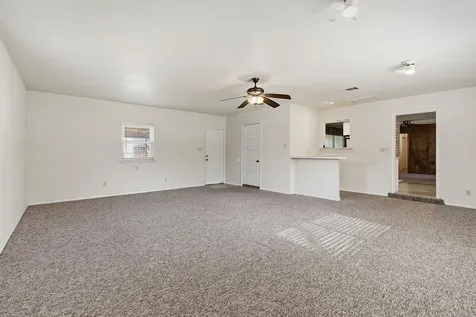 811 Nixon Street Lockhart TX 78644