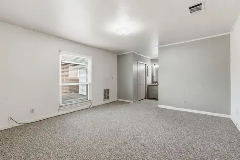 811 Nixon Street Lockhart TX 78644