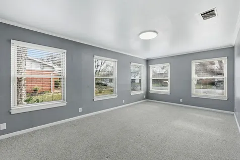 811 Nixon Street Lockhart TX 78644