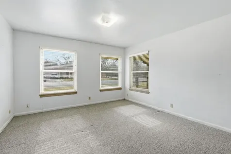 811 Nixon Street Lockhart TX 78644