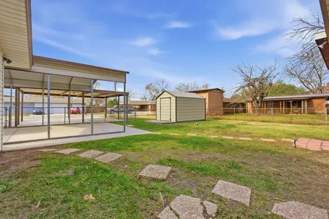 811 Nixon Street Lockhart TX 78644