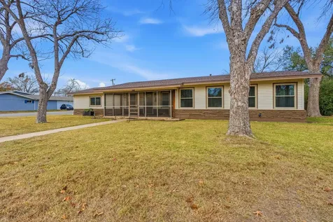 811 Nixon Street Lockhart TX 78644