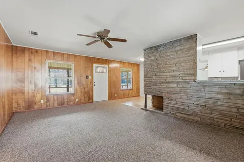 811 Nixon Street Lockhart TX 78644