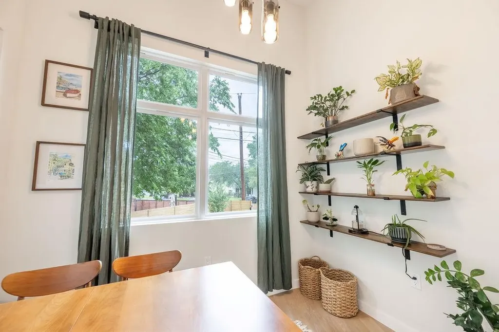 3923 E 16th Street Austin TX 78721