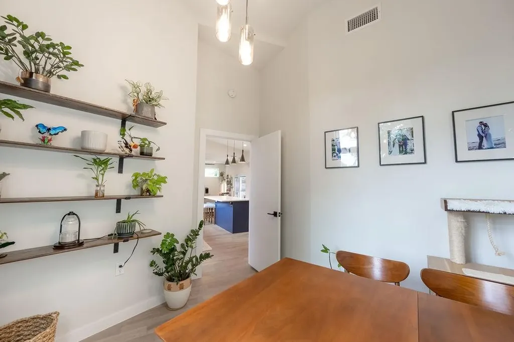 3923 E 16th Street Austin TX 78721